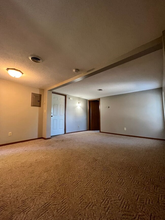 Building Photo - Hoff - 14