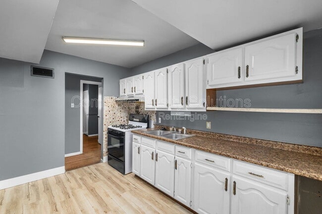 Building Photo - 135 Dundee Cir