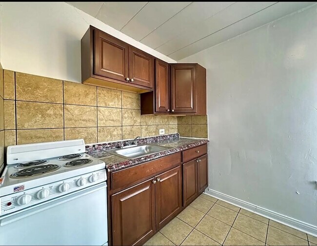 Building Photo - 1360 W Touhy Ave