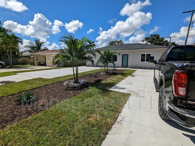 Building Photo - 1463 SW 29th Ave