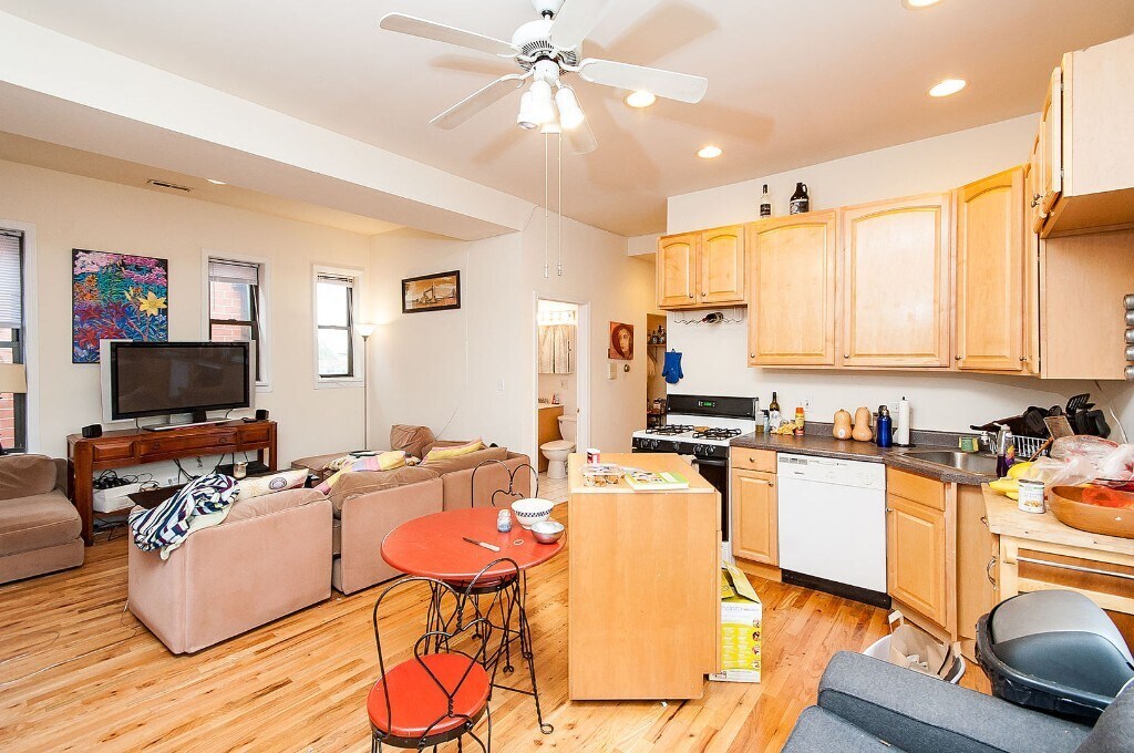 Primary Photo - 2135 N Leavitt St