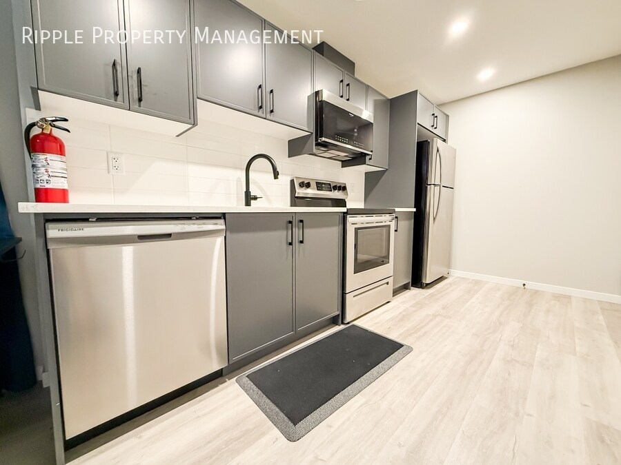 Primary Photo - Modern 1 Beds, 1 Baths Basement/Lower | Av...