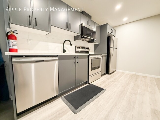 Building Photo - Modern 1 Beds, 1 Baths Basement/Lower | Av...