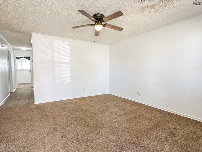 Building Photo - 921 Van Horn St