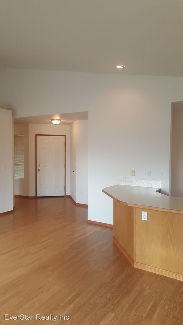 Building Photo - 3 br, 2 bath House - 4003 W Grand Ronde Ave