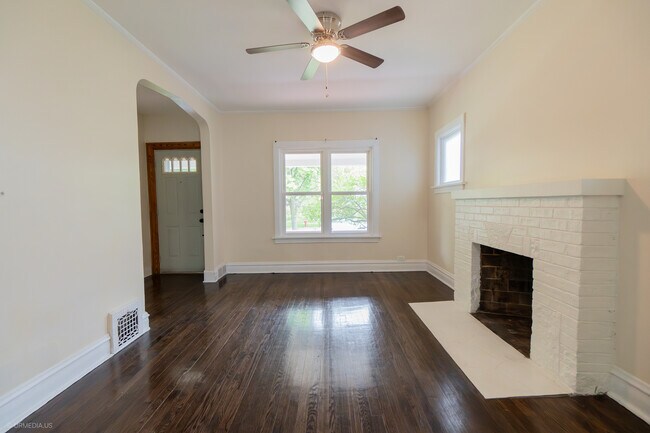 Building Photo - 525 N Taylor Ave