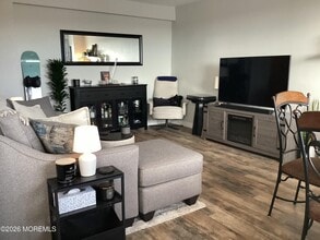 Building Photo - 28 Riverside Ave