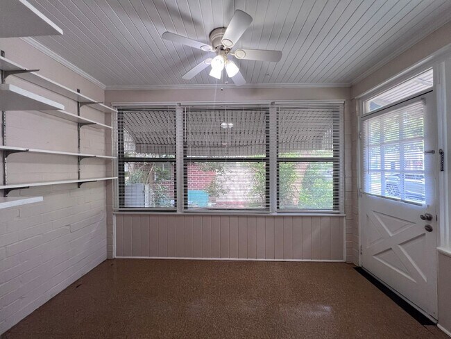 Foto del edificio - 2/2 House Walking Distance to Campus - Available Fall 2026!