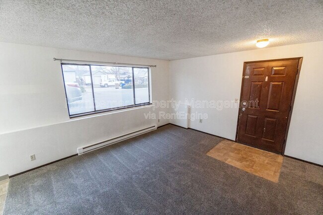 Foto del edificio - 2628 E Wellesley Ave