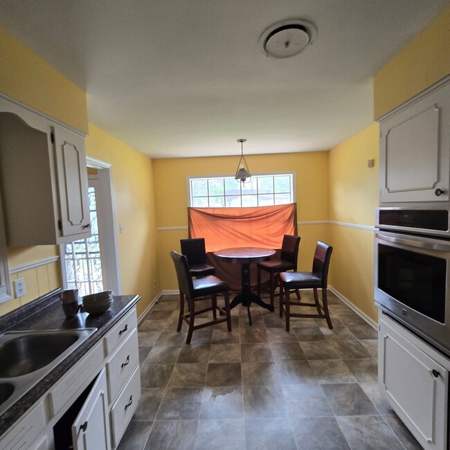 Foto del edificio - 1625 Westlawn Dr