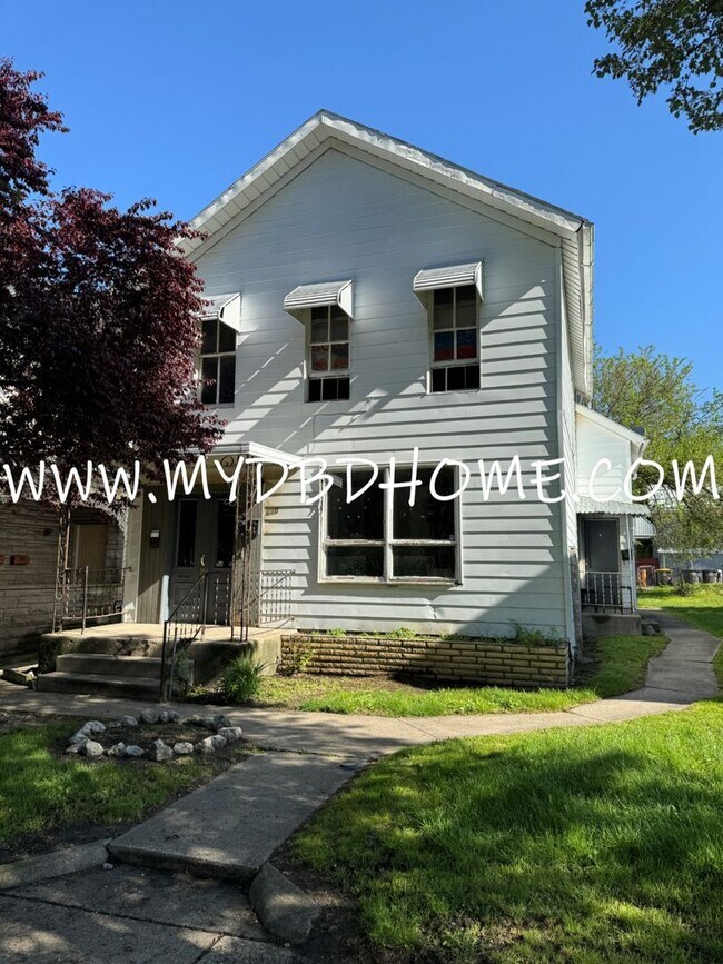 Building Photo - 610 W Creighton Ave