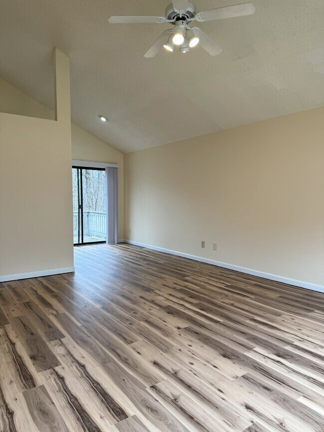 Building Photo - Charming 2 Bed Rental with Scenic Views in...