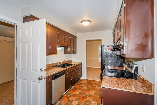 Foto del edificio - 670 Tylertown Rd