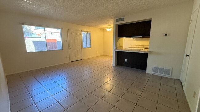 Photo - "Charming 2-Bedroom Townhouse in Phoenix -...