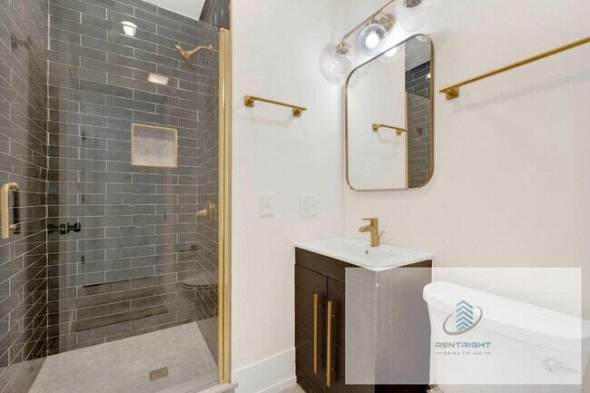 Foto del edificio - 944 N Damen Ave