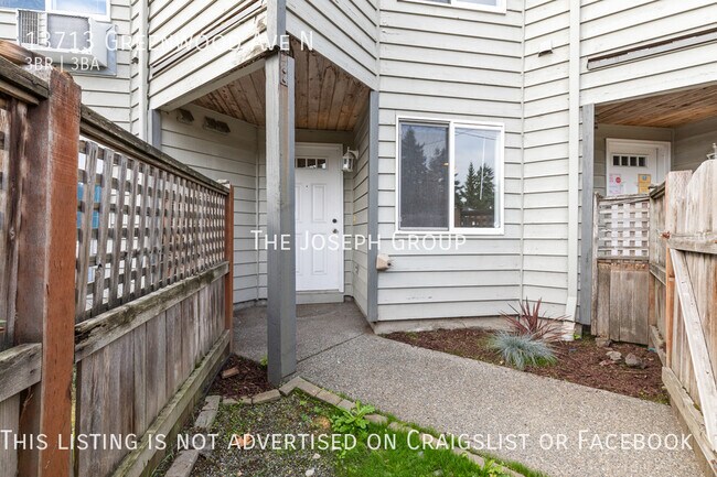 Building Photo - Remodeled 3 bed/2.5 bath with view of Bitt...