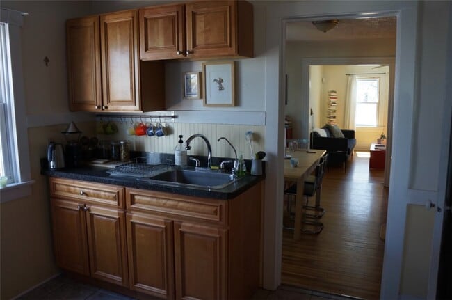 Building Photo - 28 Bly St