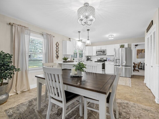 Building Photo - Beautifully designed 2 BR, 1 BA *Move in Special* Half OFF first month's RENT and NO APPLICATION ...