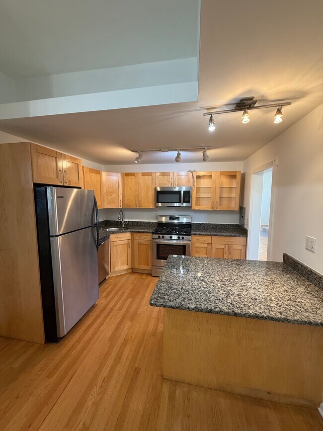 Foto del edificio - 127 Maple Ave