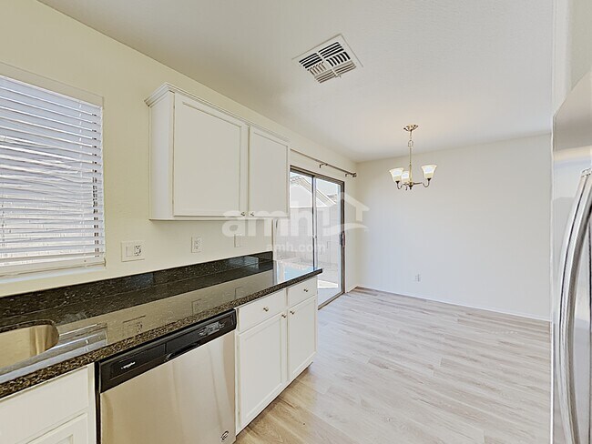 Building Photo - 842 E Nardini Street