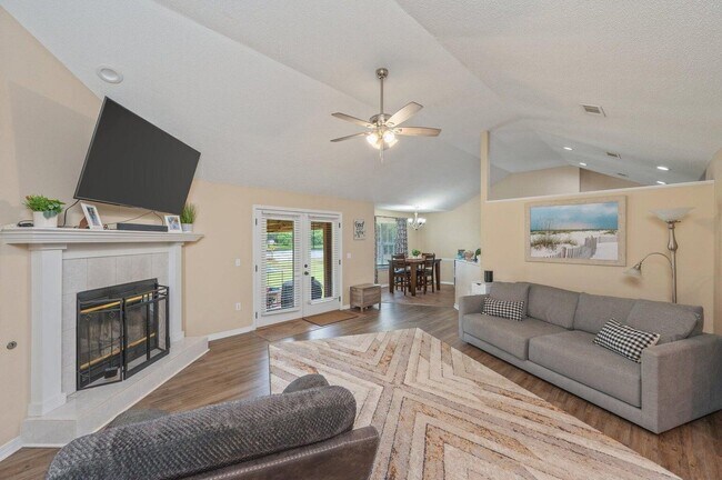 Foto del edificio - 422 Shoal Lake Dr