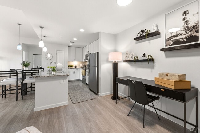 Building Photo - Evergreen Estero