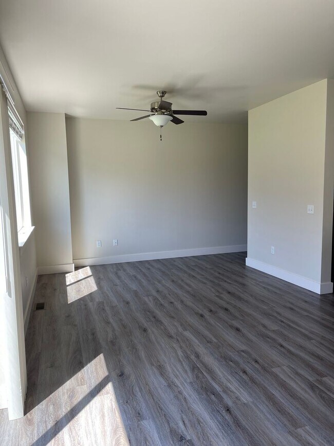 Building Photo - 1303 Bunson Blvd