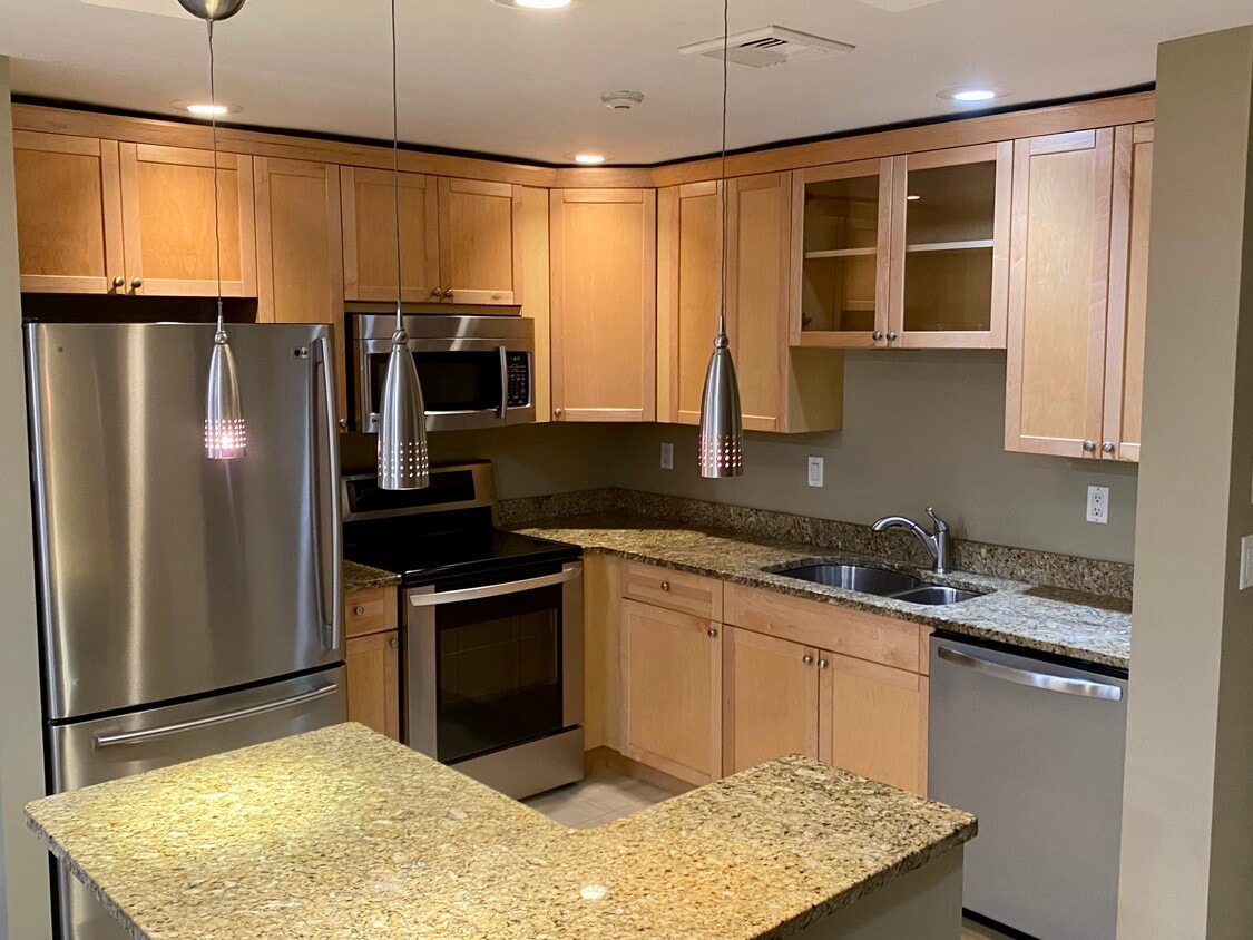 Foto principal - 3524 W Shore Rd