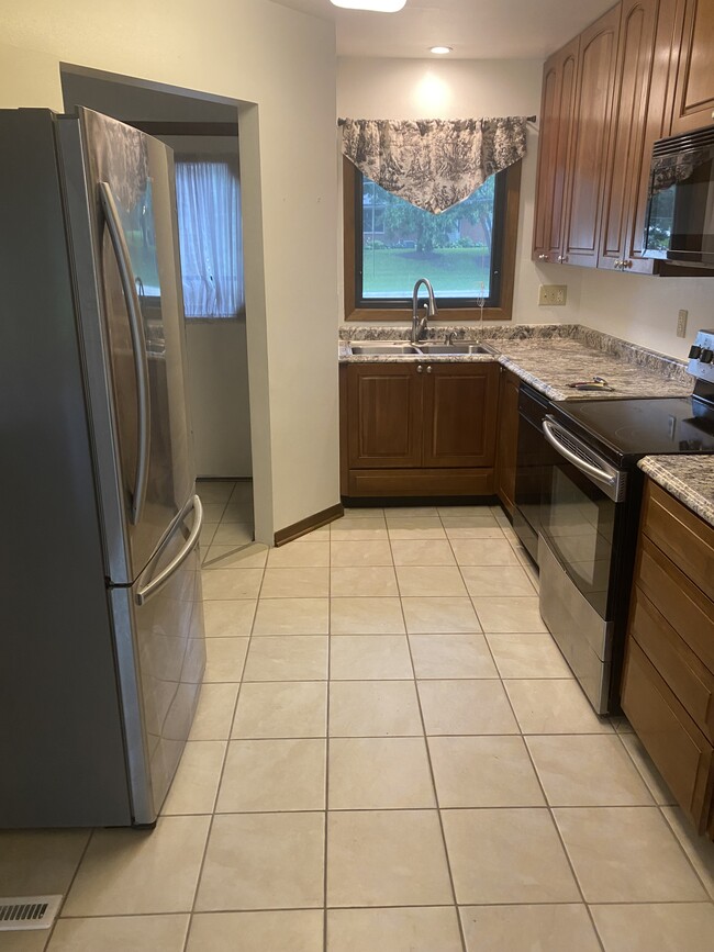 Kitchen - 5680 Spring Brook Rd