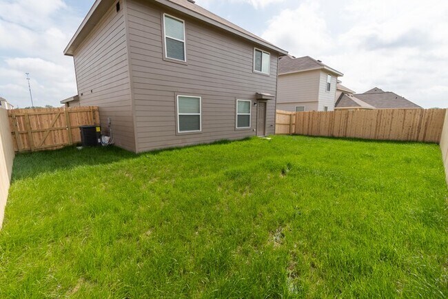 Building Photo - Leonard Crossing - 1002 Marquis Drive, Bry...