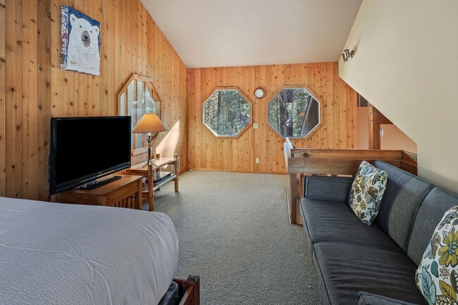 Building Photo - 17812 Mt Hood Ln