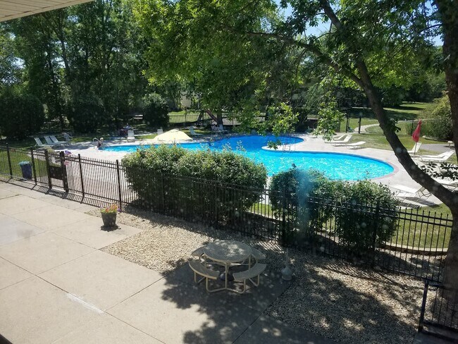 Foto del edificio - 10840 Rockford Road Unit 202
