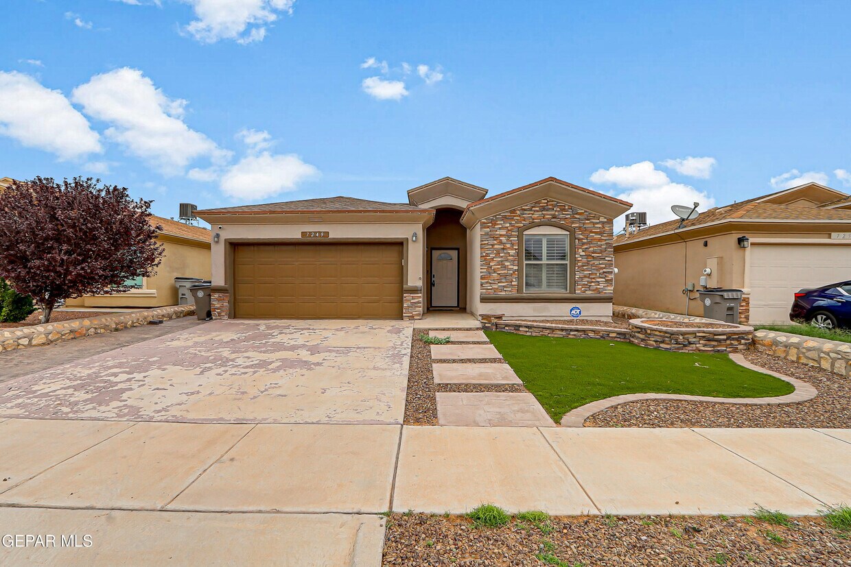 Foto principal - 7249 Long Meadow Dr