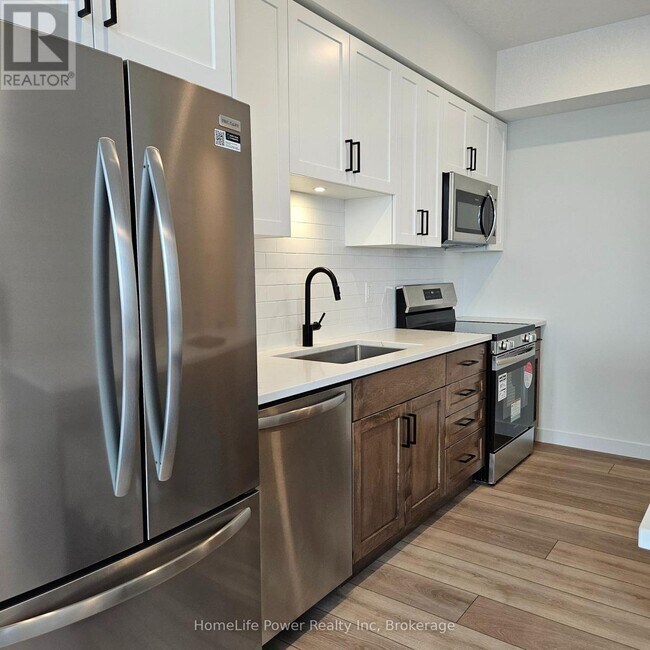 Photo du bâtiment - 824-824 Woolwich St