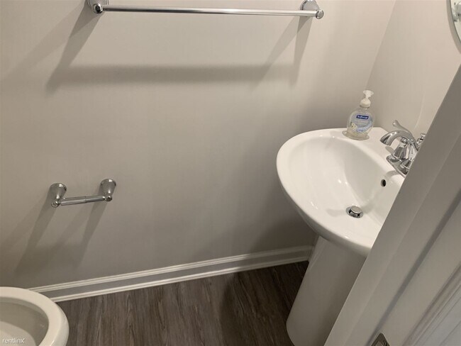 Foto del edificio - 3 br, 2.5 bath Townhome - 343 South Parkwa...