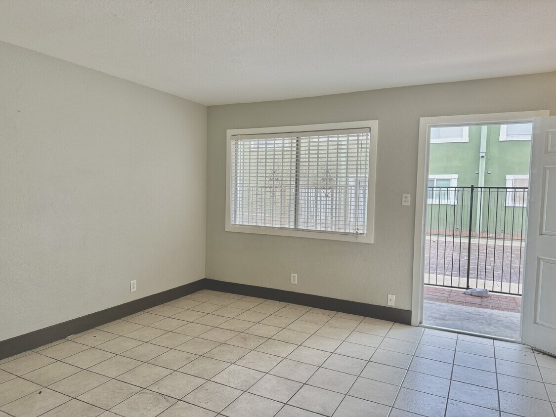 Foto principal - Chic 2-Bedroom Condo in Heart of Las Vegas...