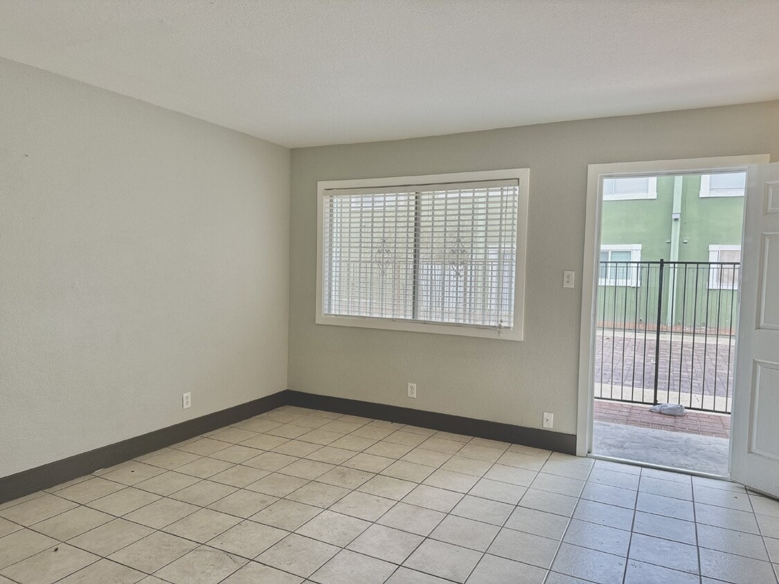Primary Photo - Chic 2-Bedroom Condo in Heart of Las Vegas...