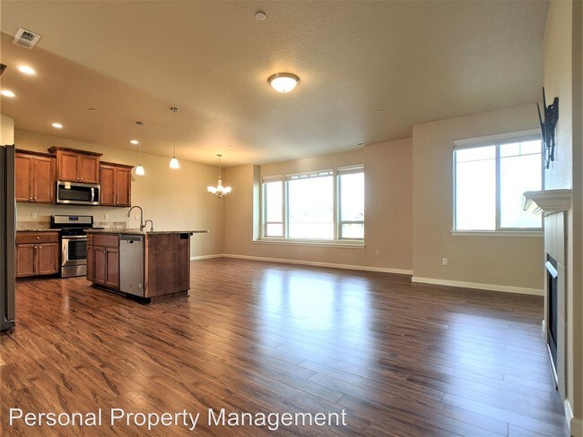 Building Photo - 5 br, 4 bath House - 3227 NE 74th St.