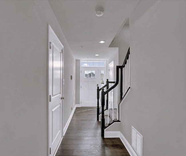 Building Photo - 551 Roszel Way