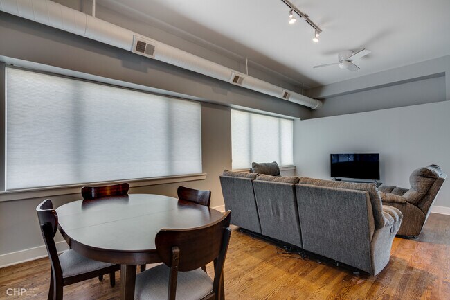 Building Photo - 4751 N Artesian Ave