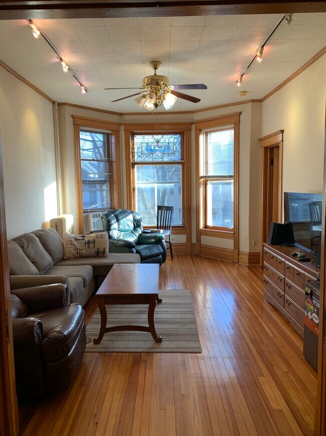 Building Photo - 1132 Wrightwood W Ave