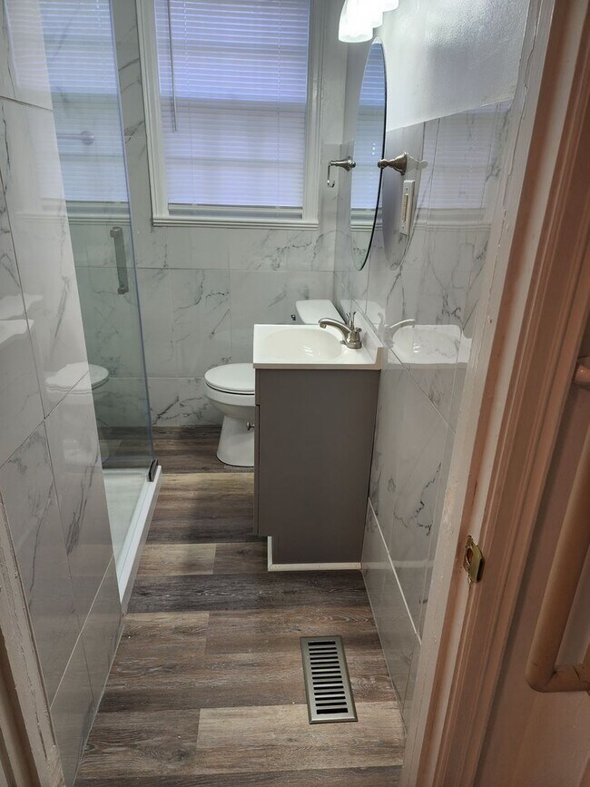 Building Photo - Renovated Home Just Off Washington Rd clos...