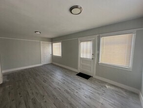 Building Photo - 817 Magnolia Ave