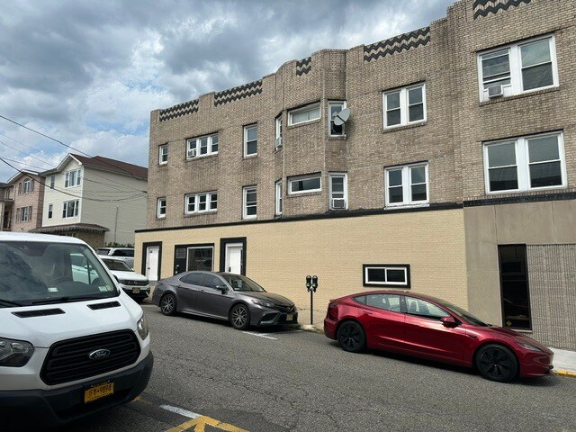Foto del edificio - 647 Anderson Ave