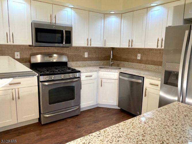 Foto principal - 210 Irving Pl