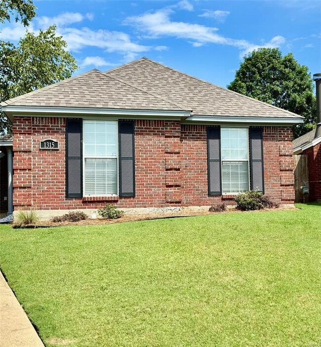 Building Photo - 1315 Cameron Ct