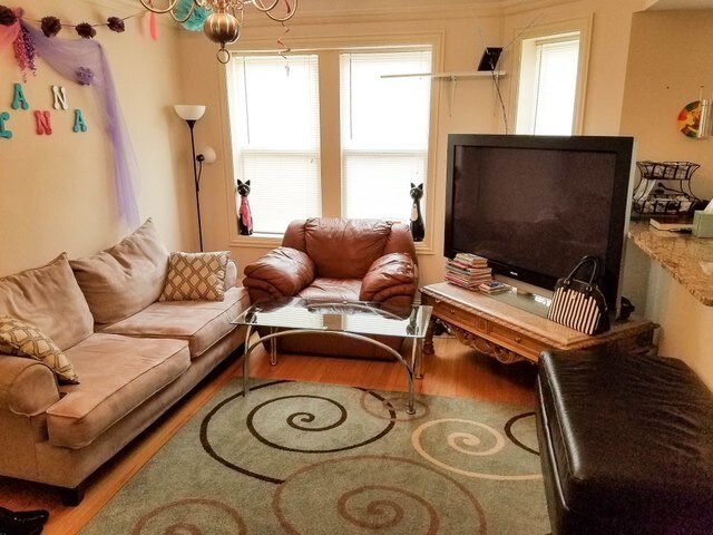 Foto del edificio - 6319 N Artesian Ave