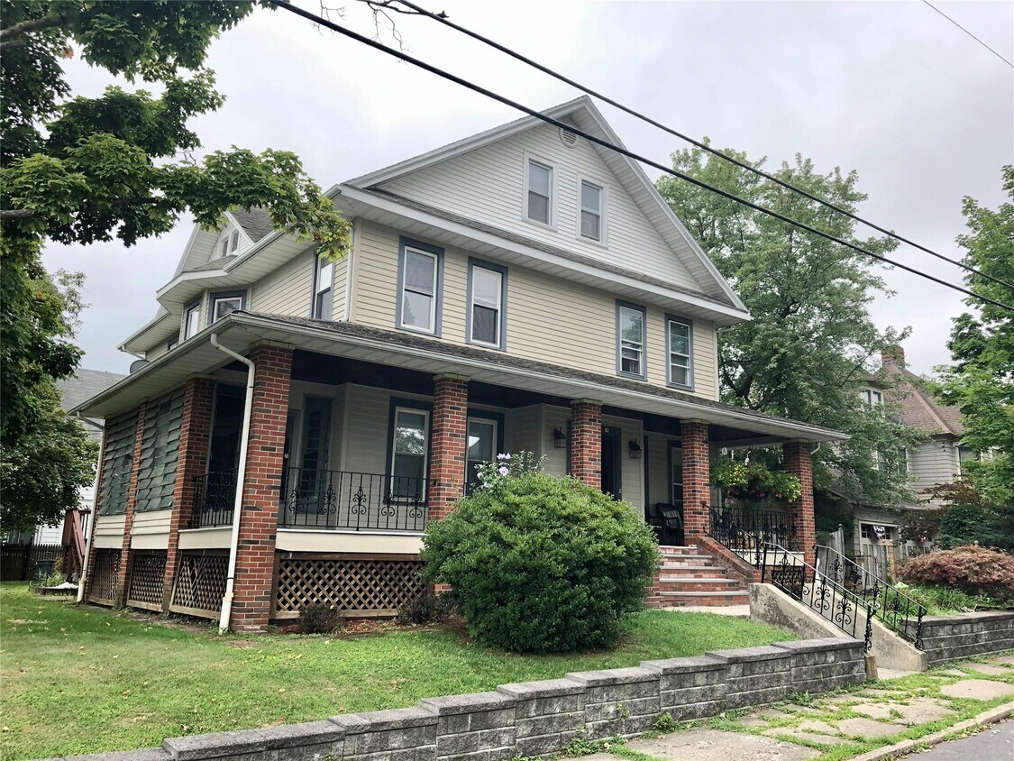 Primary Photo - 78 Houston Ave
