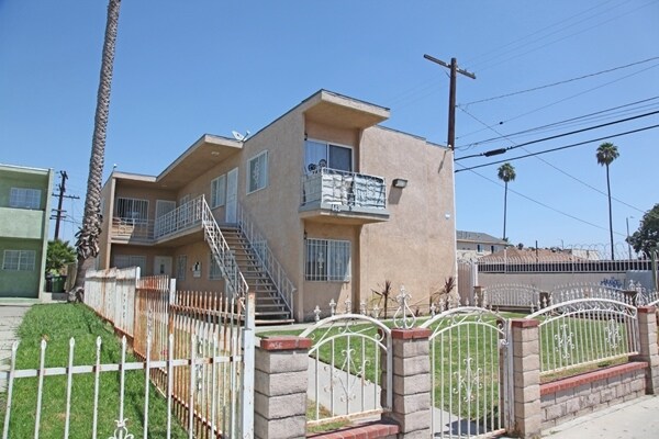 Building Photo - 443 E 81st St