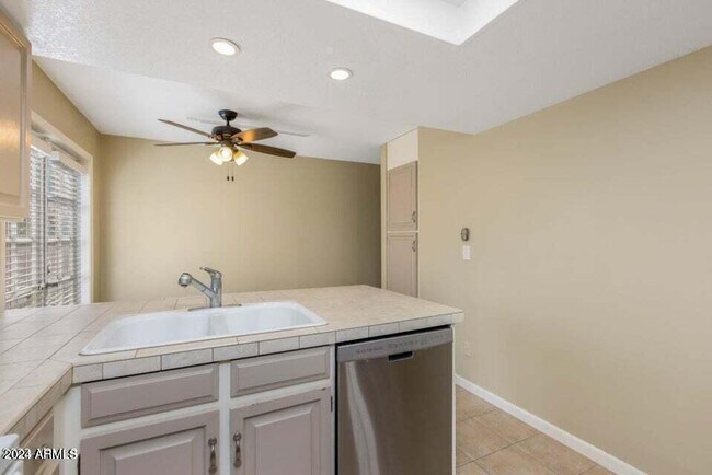 Foto del edificio - 7230 E Arlington Rd